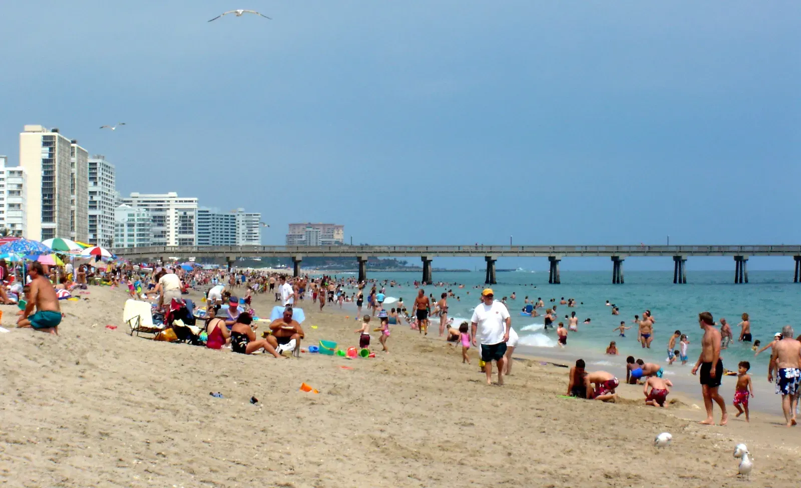Deerfield Beach, Florida: the beach and the International Fishing Pier